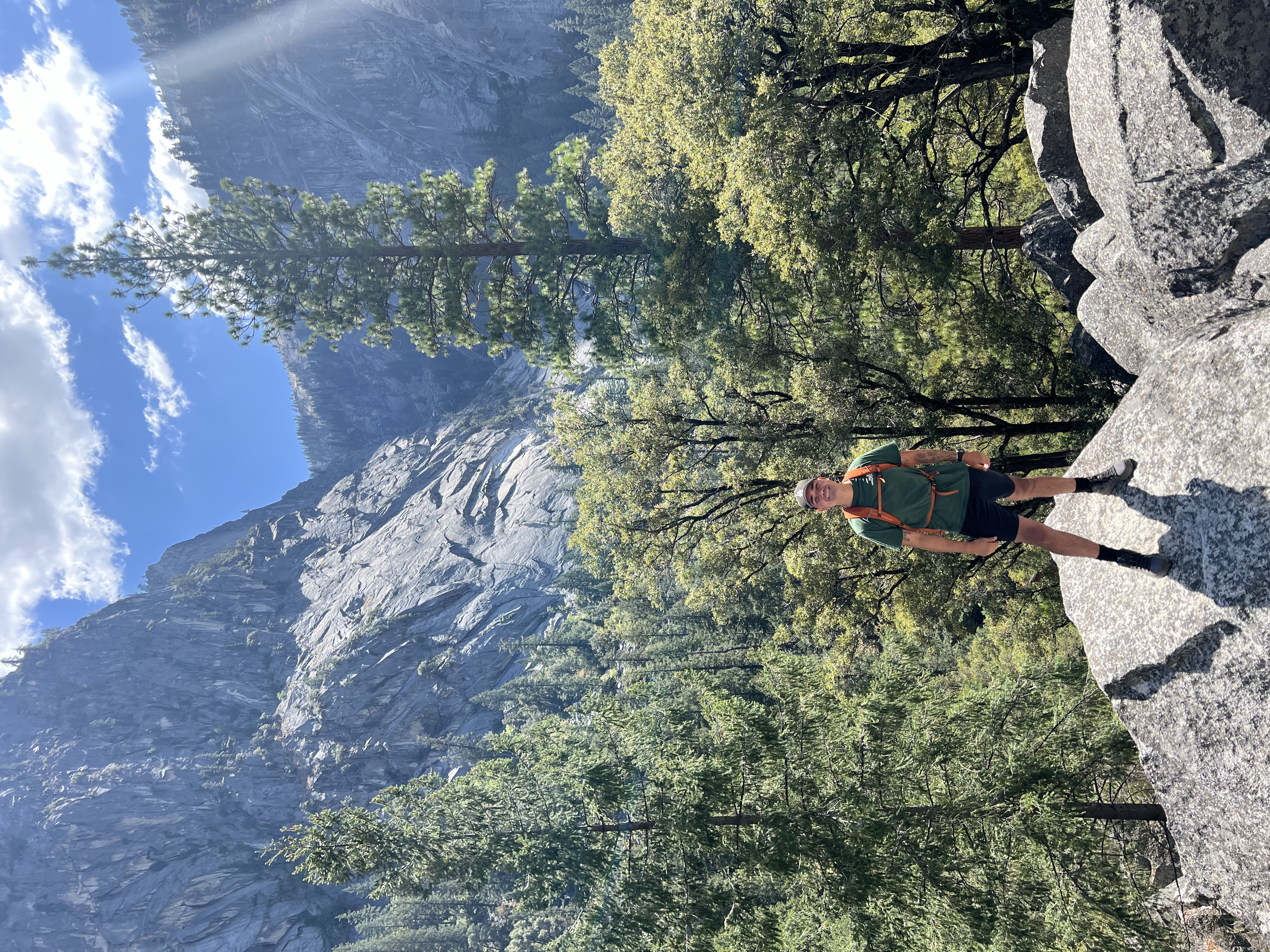 hiker-in-mountain-yosemite
